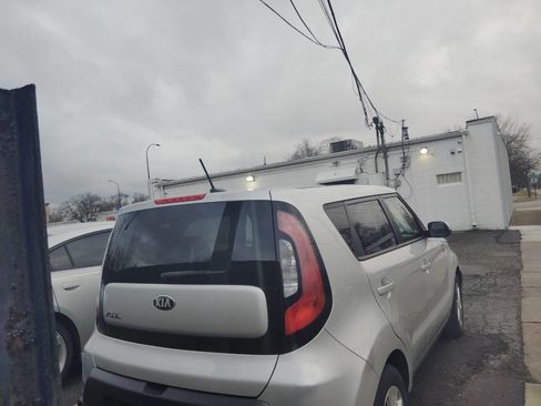 Used 2015 Kia Soul image 3