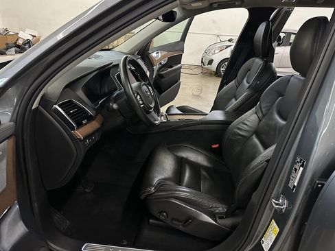 Used 2016 Volvo XC90 T8 Inscription w/ Vision Package image 9