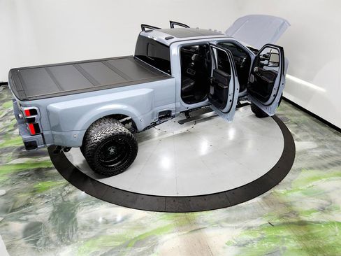 Used 2024 Ford F450 Platinum w/ FX4 Off-Road Package image 37