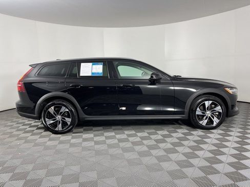 Used 2025 Volvo V60 B5 Cross Country Plus AWD/4WD image 9