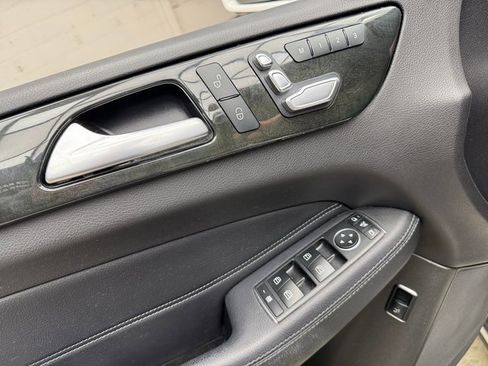 Used 2019 Mercedes-Benz GLE 400 4MATIC image 11