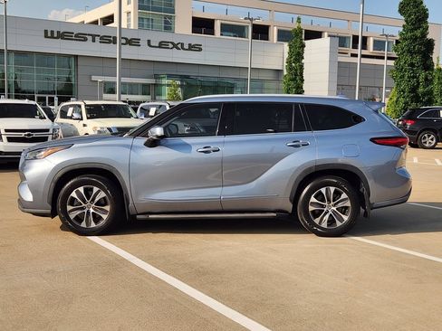 Used 2022 Toyota Highlander XLE FWD image 4