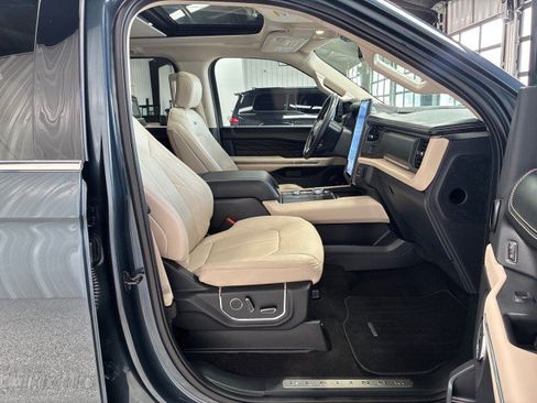 Used 2023 Ford Expedition Platinum AWD/4WD image 12