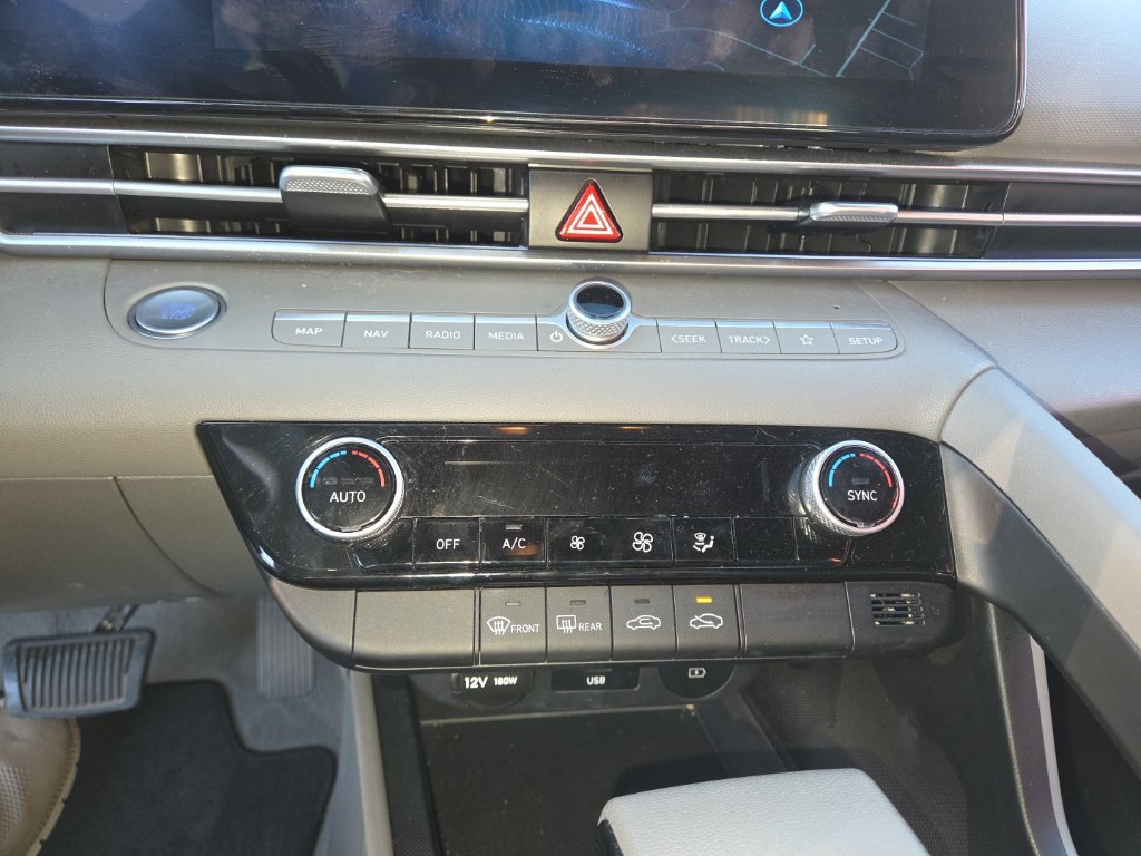 Certified 2024 Hyundai Elantra SEL FWD image 14