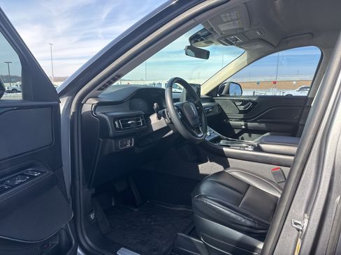Used 2021 Lincoln Aviator AWD image 12