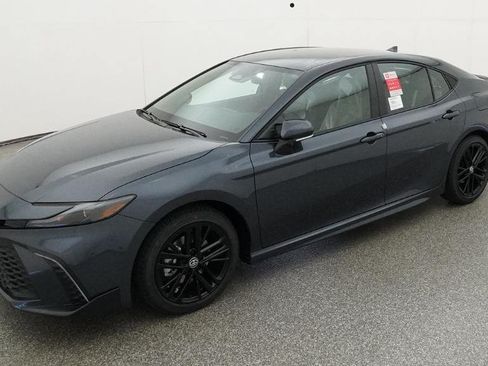 Used 2026 Toyota Camry SE FWD image 33