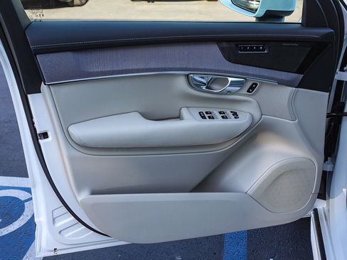 New 2026 Volvo XC90 T8 Ultra w/ Protection Package Premier AWD/4WD image 24