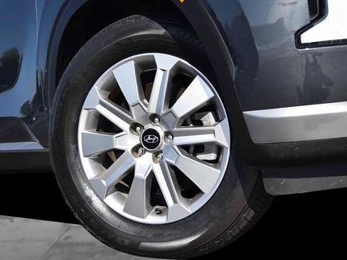 Used 2024 Hyundai Palisade SE image 3