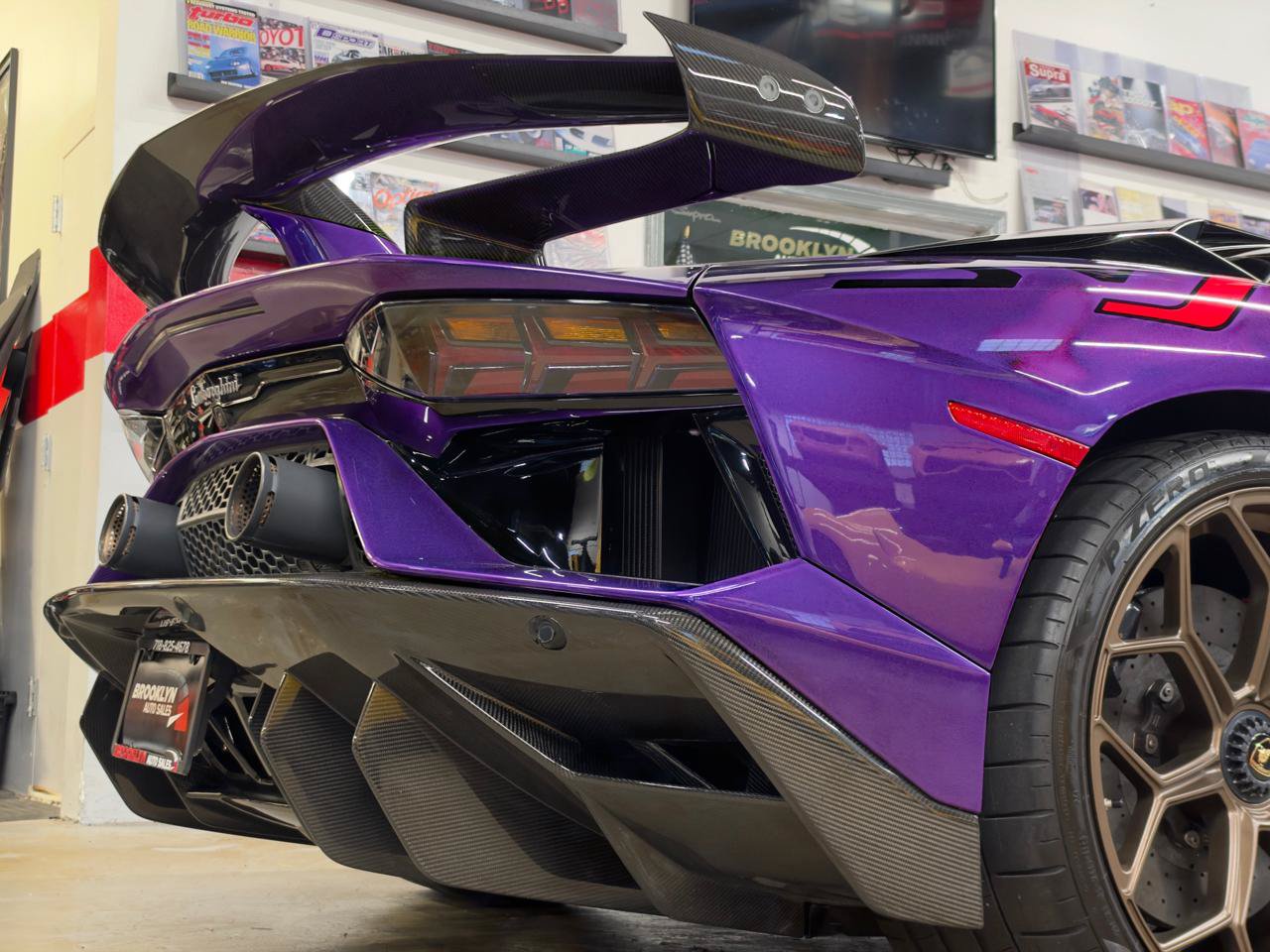 Used 2020 Lamborghini Aventador SVJ AWD/4WD image 19