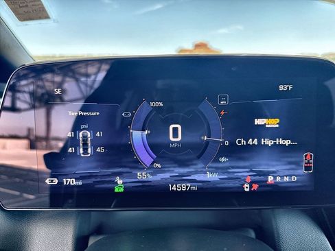 Used 2025 Chevrolet Equinox EV LT w/ Convenience Package image 4