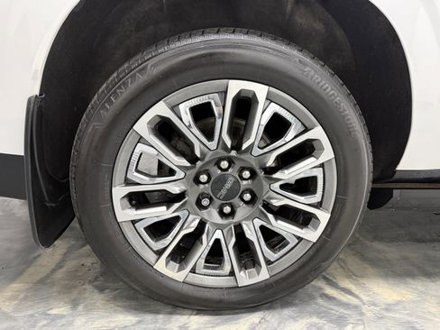 Used 2023 GMC Yukon XL Denali Ultimate image 38