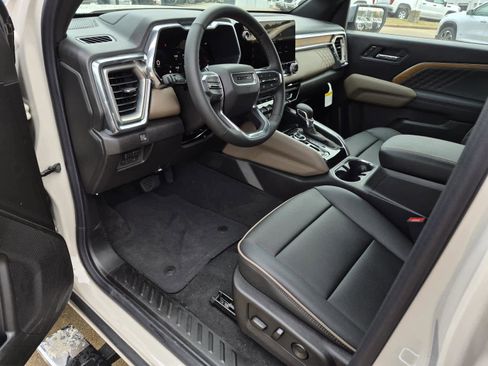 New 2026 GMC Canyon Denali image 8