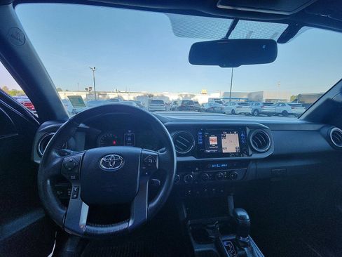 Used 2017 Toyota Tacoma TRD Sport w/ Premium & Technology Package AWD/4WD image 17