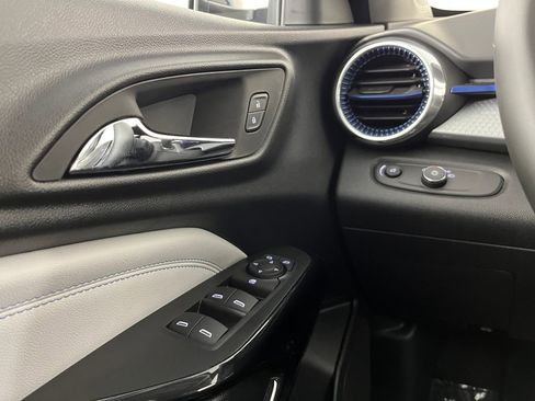 New 2026 Chevrolet Trax LT w/ Sunroof Package image 20