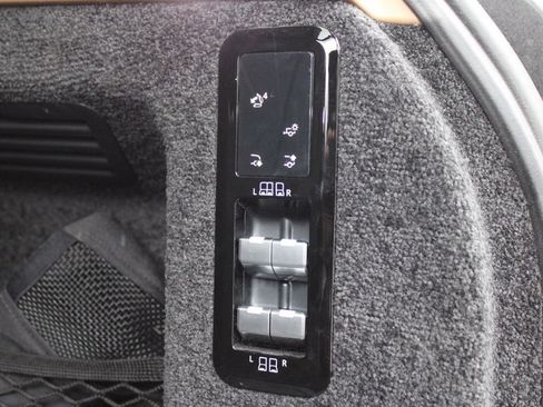 Used 2024 Land Rover Range Rover Long Wheelbase Autobiography image 42