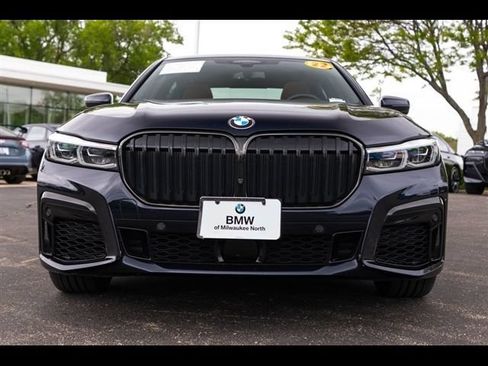 Used 2022 BMW 750i xDrive w/ Executive Package AWD/4WD image 7