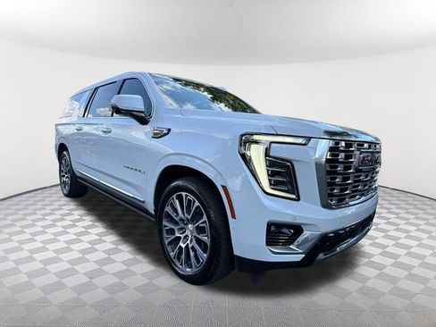 Used 2026 GMC Yukon XL Denali w/ Sun & Power Step Package RWD image 3
