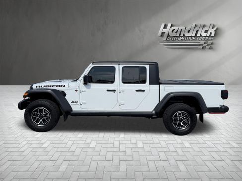 Used 2024 Jeep Gladiator Rubicon w/ Technology Group AWD/4WD image 7