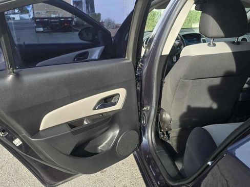 Used 2015 Chevrolet Cruze LS image 9