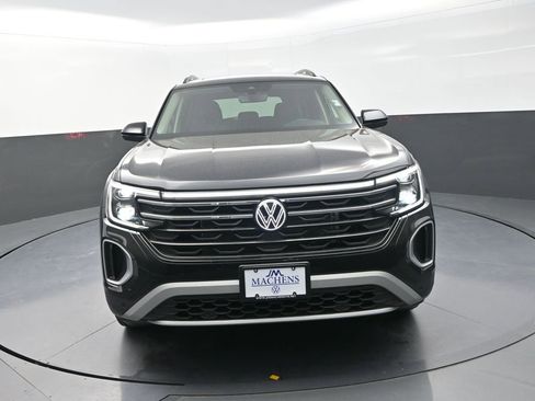 New 2026 Volkswagen Atlas Peak Edition AWD/4WD image 2