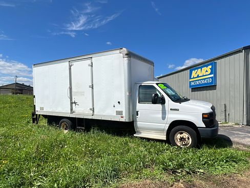 Used 2017 Ford E-450 and Econoline 450 Super Duty w/ Power Windows & Locks Group RWD image 4