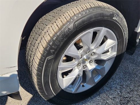 Used 2024 Chevrolet Silverado 1500 Custom image 9