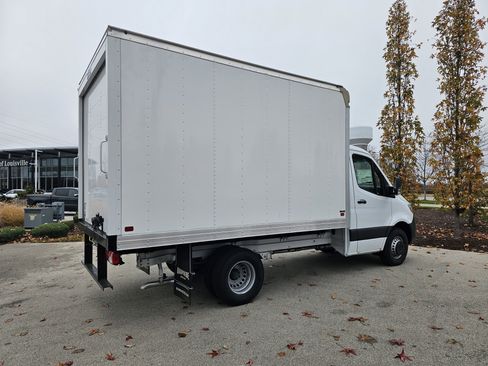 New 2024 Mercedes-Benz Sprinter 4500 image 3