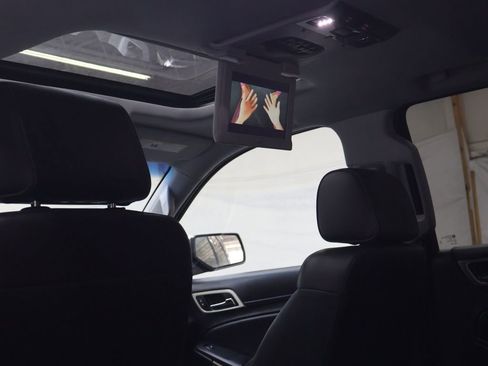 Used 2019 GMC Yukon Denali w/ Denali Ultimate Black Edition image 16