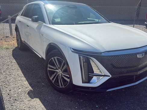 Used 2024 Cadillac Lyriq Luxury AWD/4WD image 15
