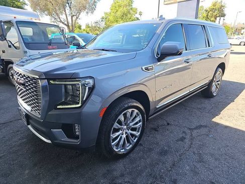 Used 2022 GMC Yukon XL Denali w/ Denali Premium Package AWD/4WD image 1