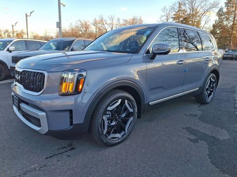 New 2025 Kia Telluride EX image 3