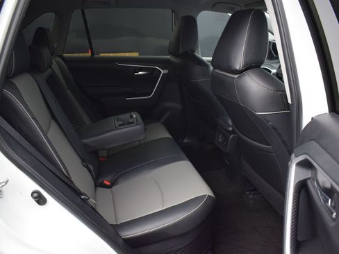 Used 2020 Toyota RAV4 XLE w/ XLE Grade Weather Package AWD/4WD image 11