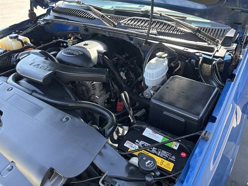 Used 2004 Chevrolet Avalanche 2WD image 41