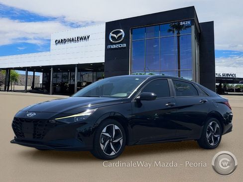 Used 2023 Hyundai Elantra SEL w/ Convenience Package FWD image 2