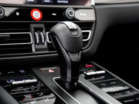 Used 2025 Porsche Macan image 22