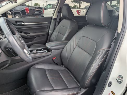 Used 2024 Nissan Altima 2.5 SR w/ SR Premium Package FWD image 25
