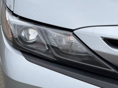 Used 2021 Toyota Camry SE FWD image 11