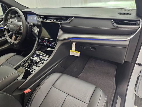 New 2025 Jeep Grand Cherokee L Overland w/ Advanced Protech Group III image 19