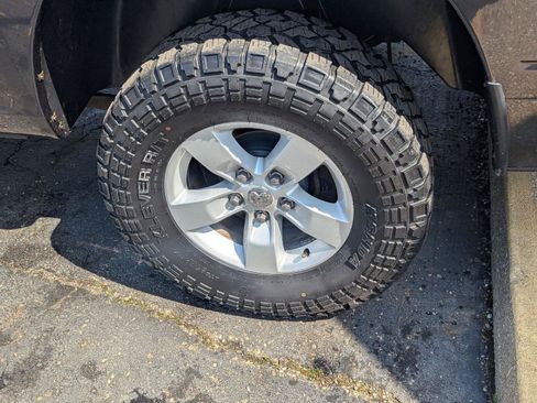 Used 2017 RAM 1500 Express AWD/4WD image 31
