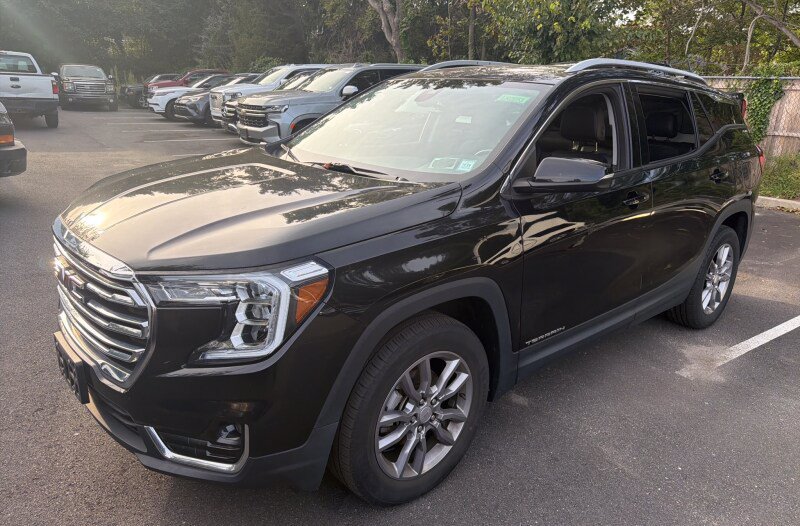 Used 2024 GMC Terrain SLT AWD/4WD image 2