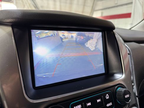 Used 2019 Chevrolet Suburban LT image 23