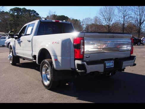 Used 2026 Ford F450 Platinum w/ Platinum Plus Package image 3