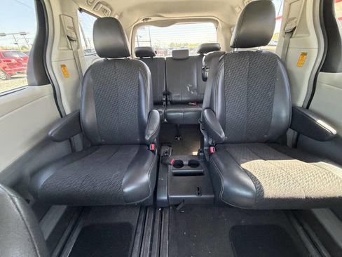 Used 2014 Toyota Sienna SE FWD image 25