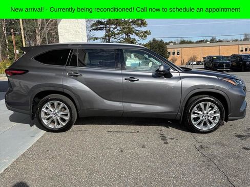 Used 2025 Toyota Highlander Limited image 20