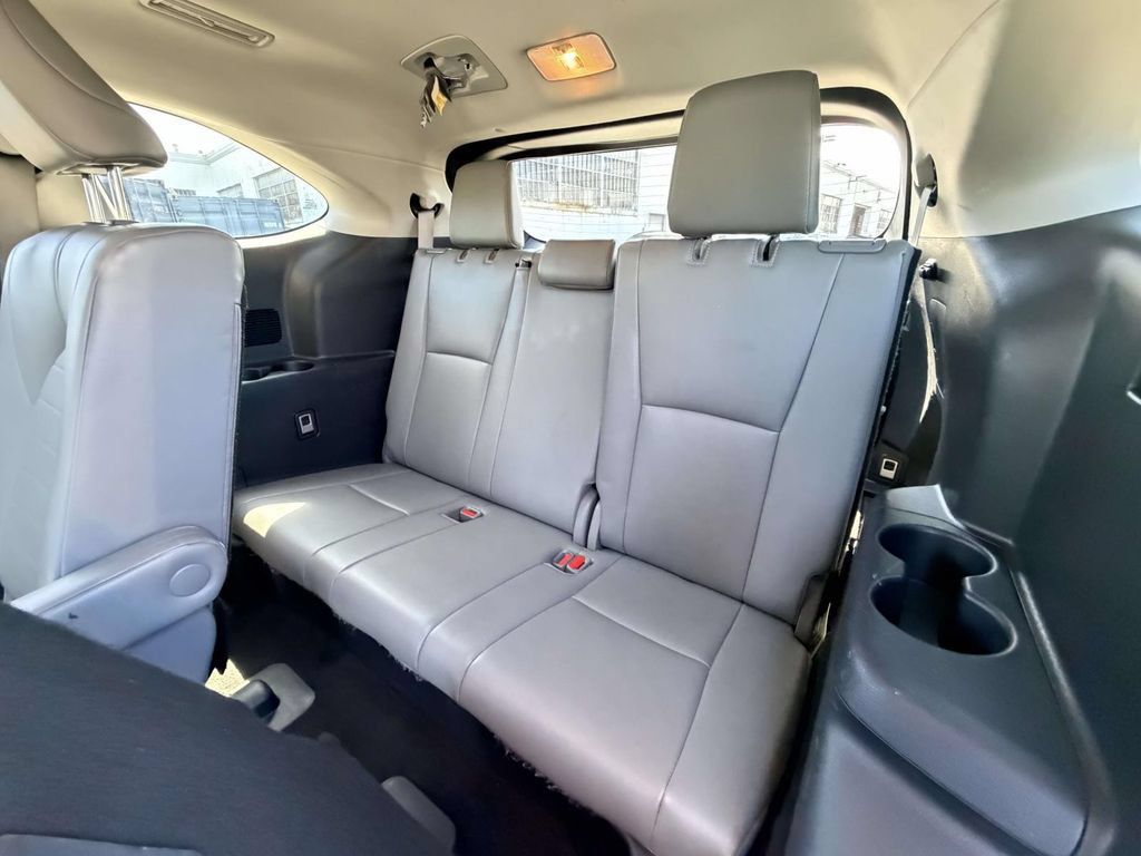 Used 2023 Toyota Highlander XLE AWD/4WD image 21