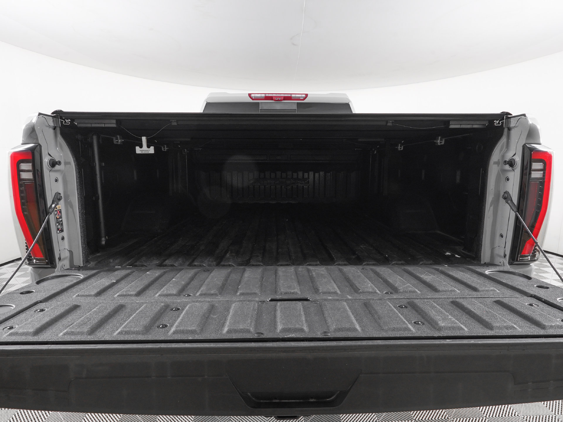 Used 2024 GMC Sierra 2500 AT4X AWD/4WD image 8
