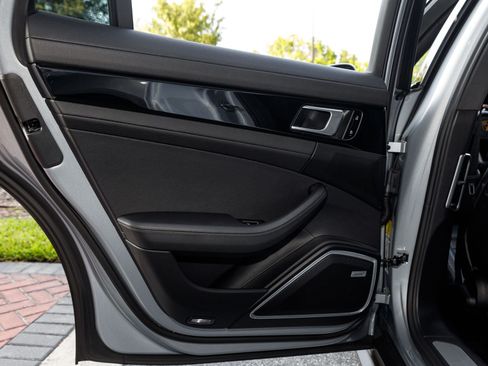 Used 2021 Porsche Panamera image 19