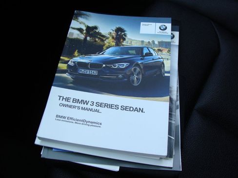 Used 2017 BMW 320i xDrive Sedan AWD/4WD image 40