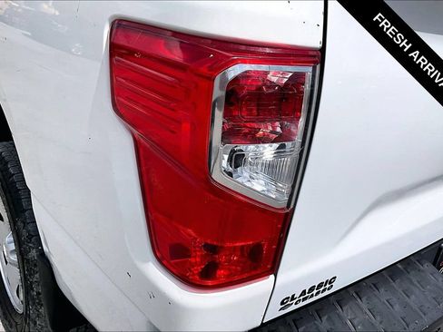Used 2017 Nissan Titan S AWD/4WD image 21