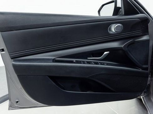 Used 2023 Hyundai Elantra SEL w/ Convenience Package image 11